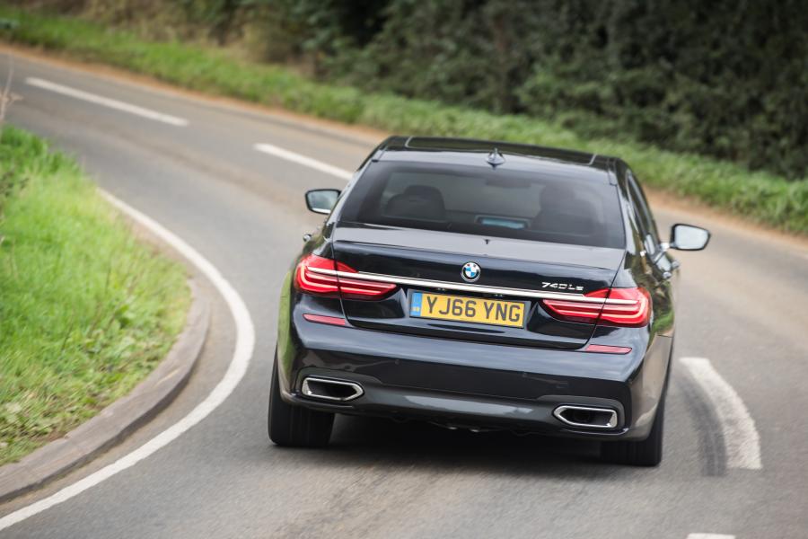  BMW 740Le xDrive M Sport 2016 года  (UK) (фото 8 из 14)